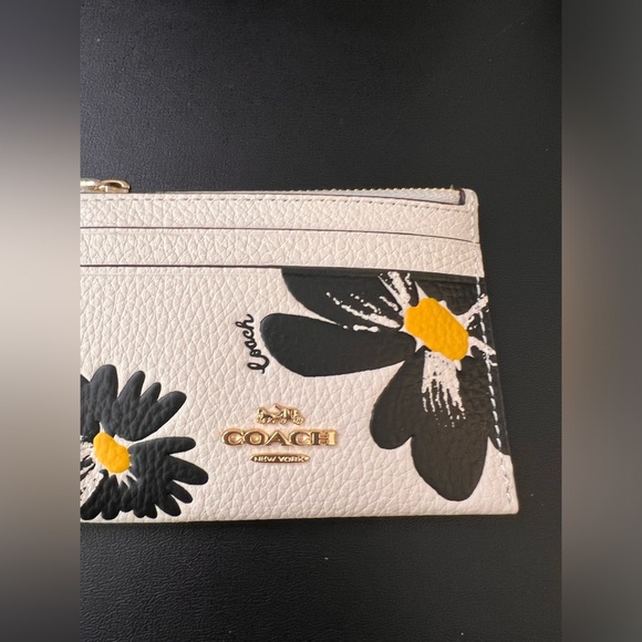Coach gorgeous, NWT, Floral ID card case with split key ring in Gold/Chalk Multi - Picture 4 of 12